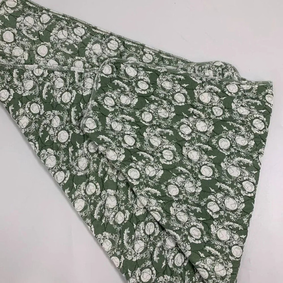 Kate Quinn Lids Earth Globe Floral Circle‎ Quilted Stroller Blanket - Picture 1 of 7